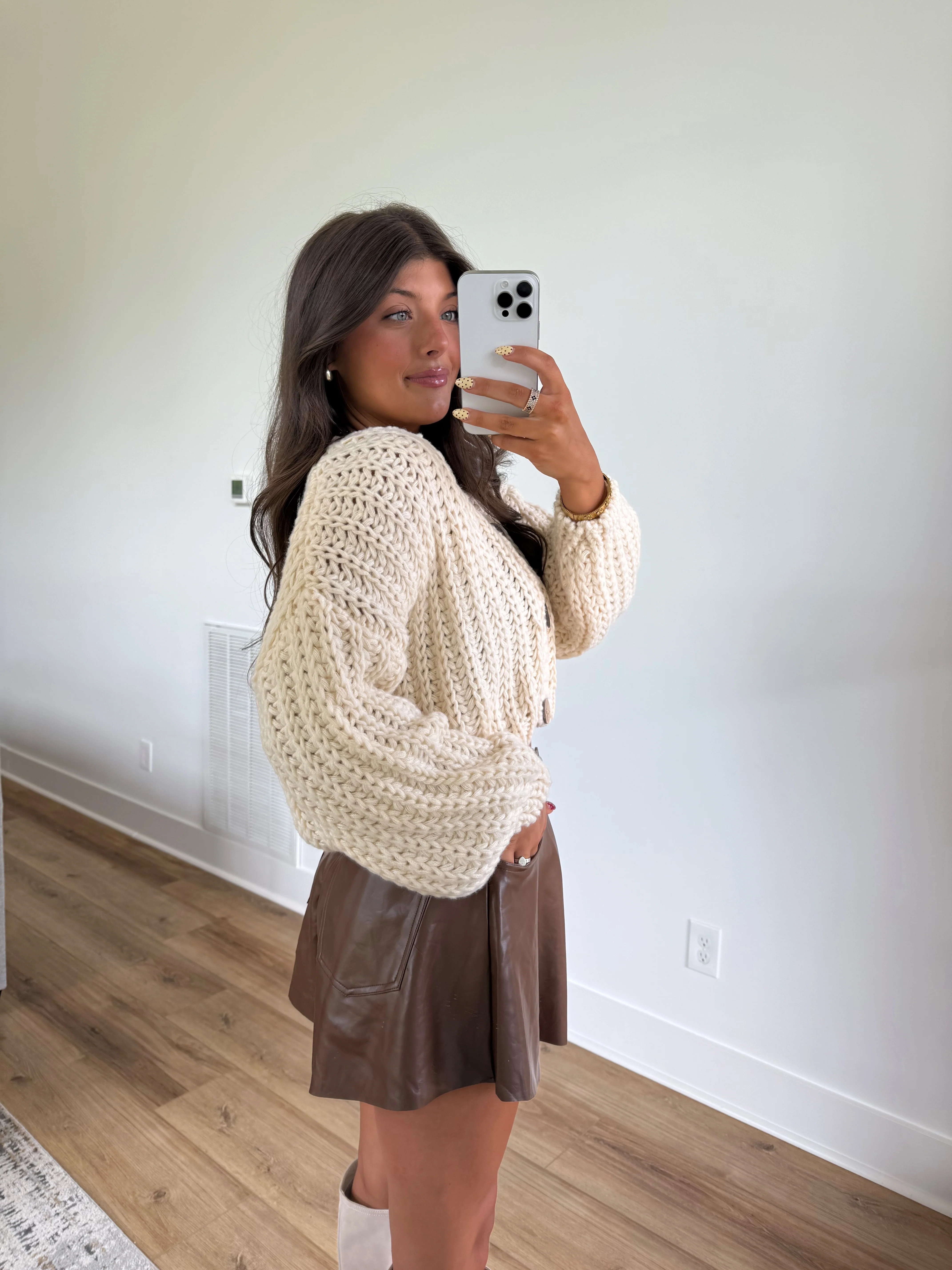 Cream Cropped Cardigan - Image 4