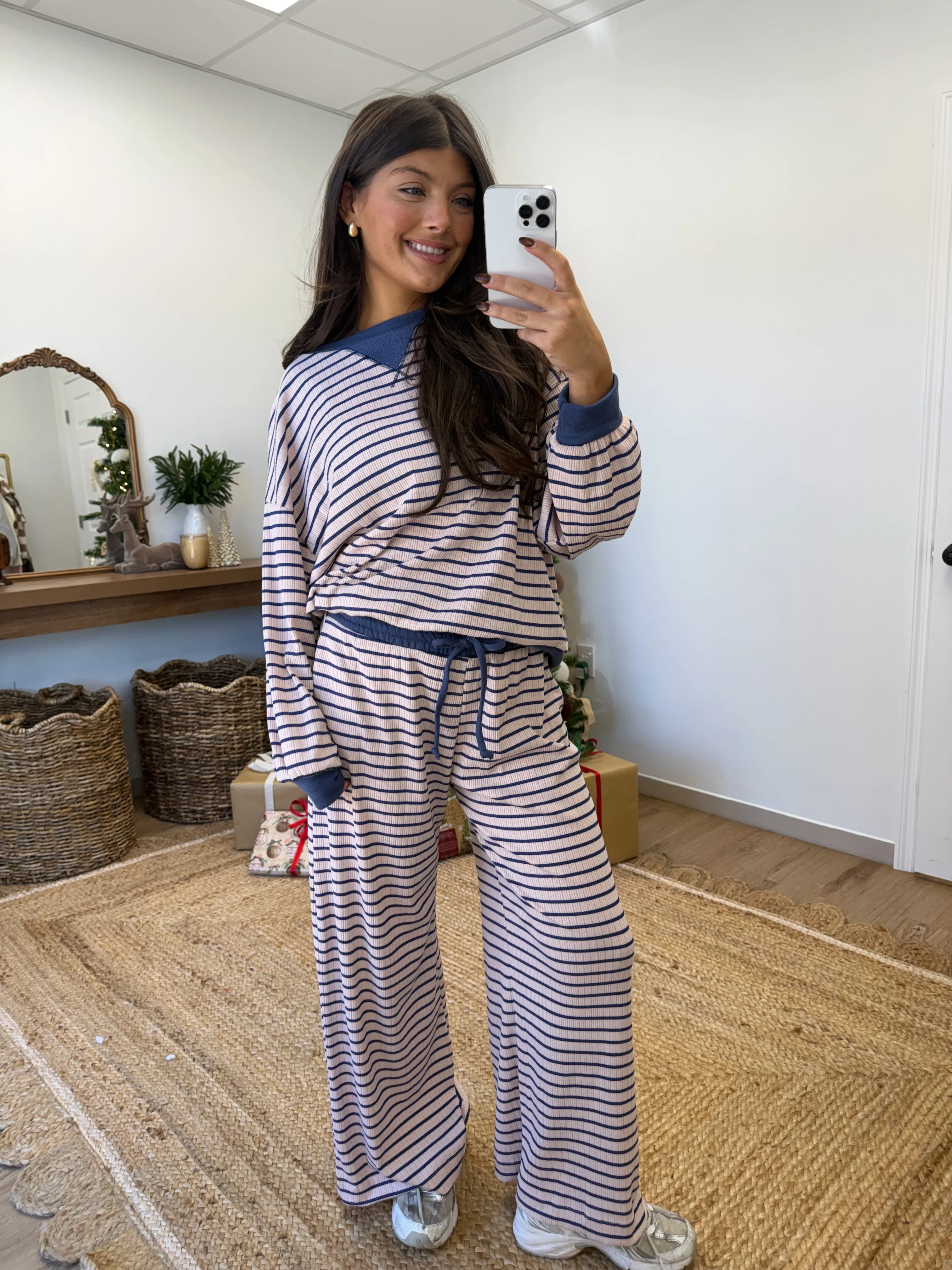 Jessi Lounge Set - Image 4