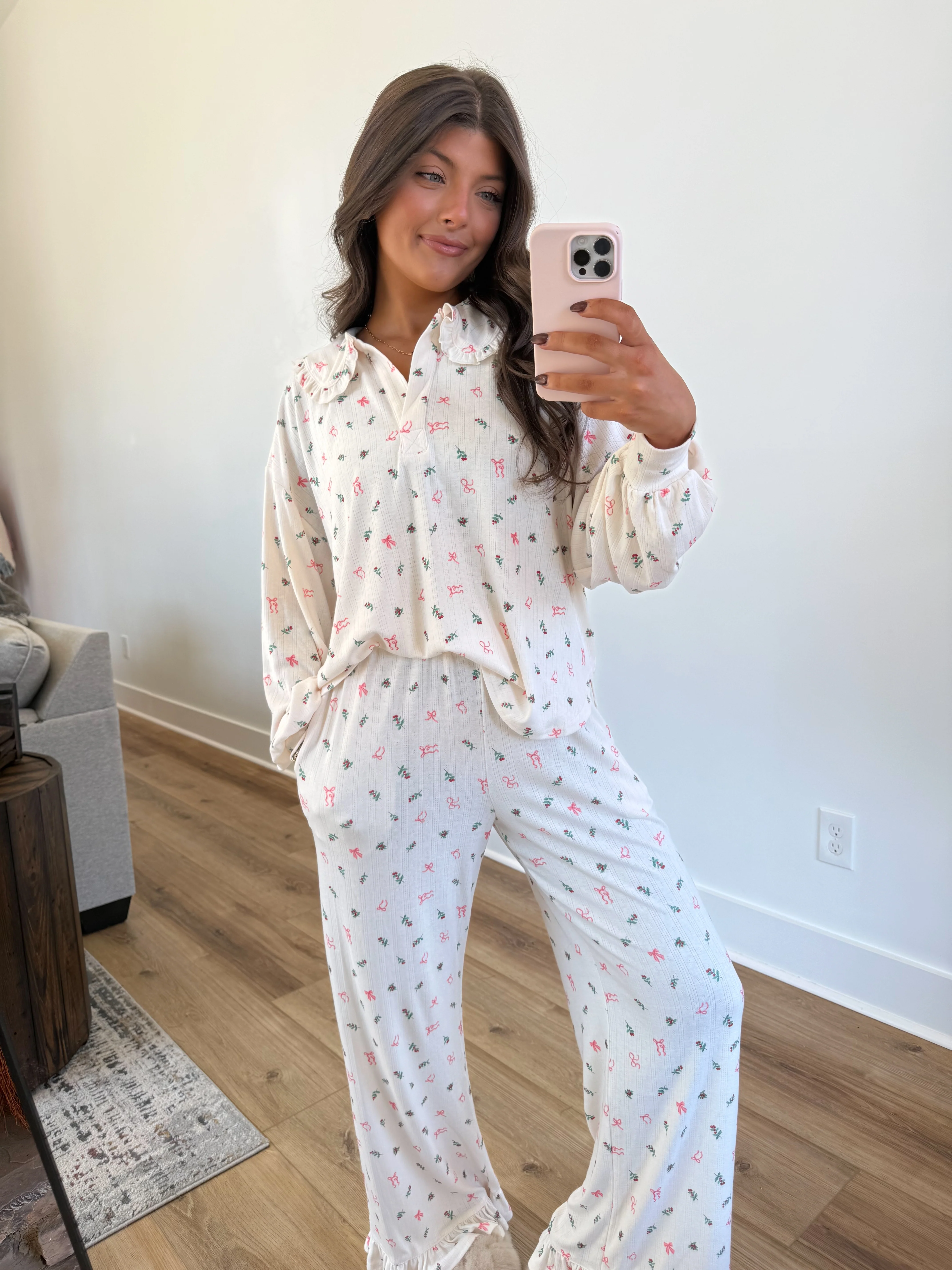 The Mistletoe & Bows PJs - Image 2