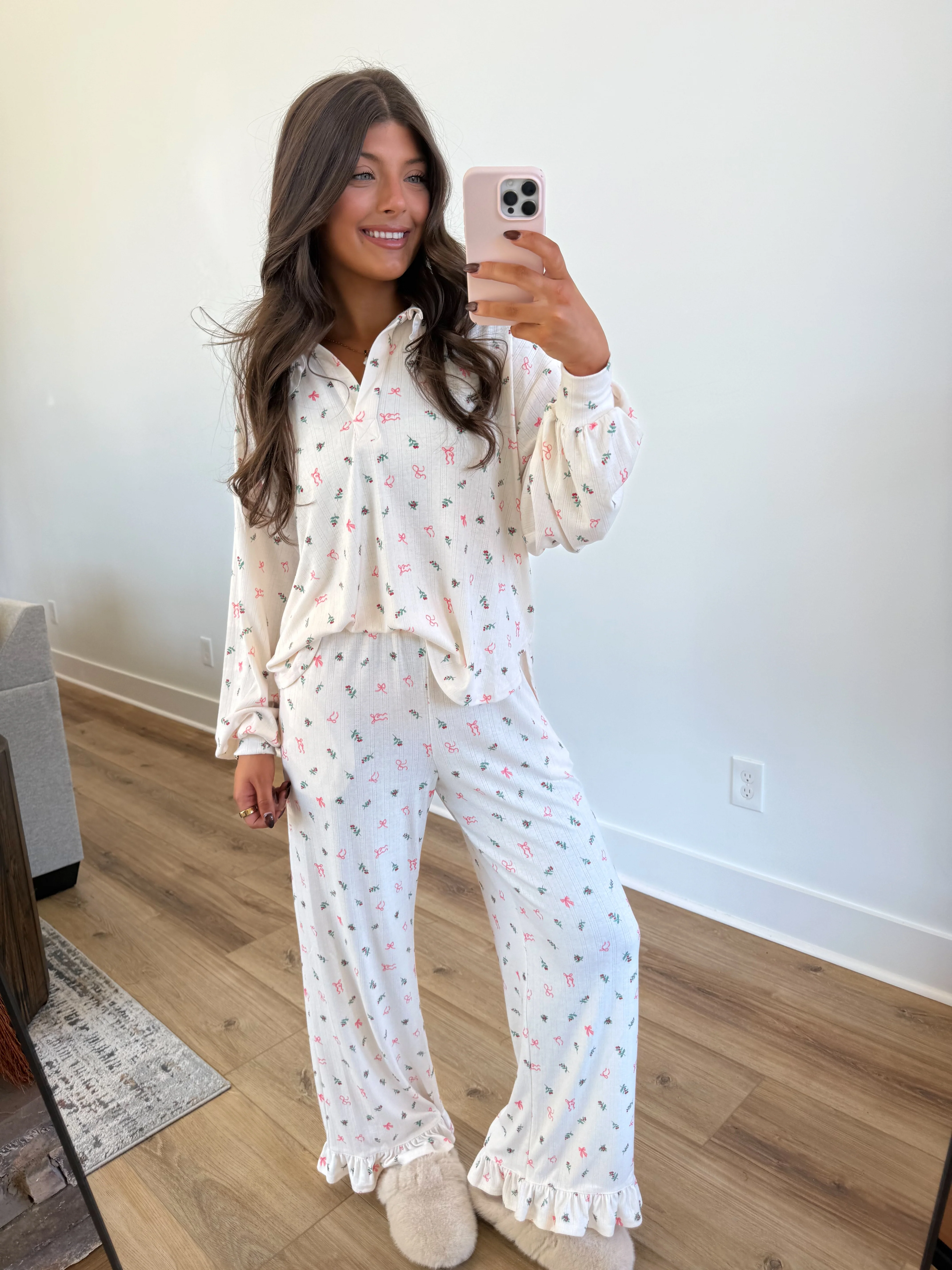 The Mistletoe & Bows PJs - Image 3