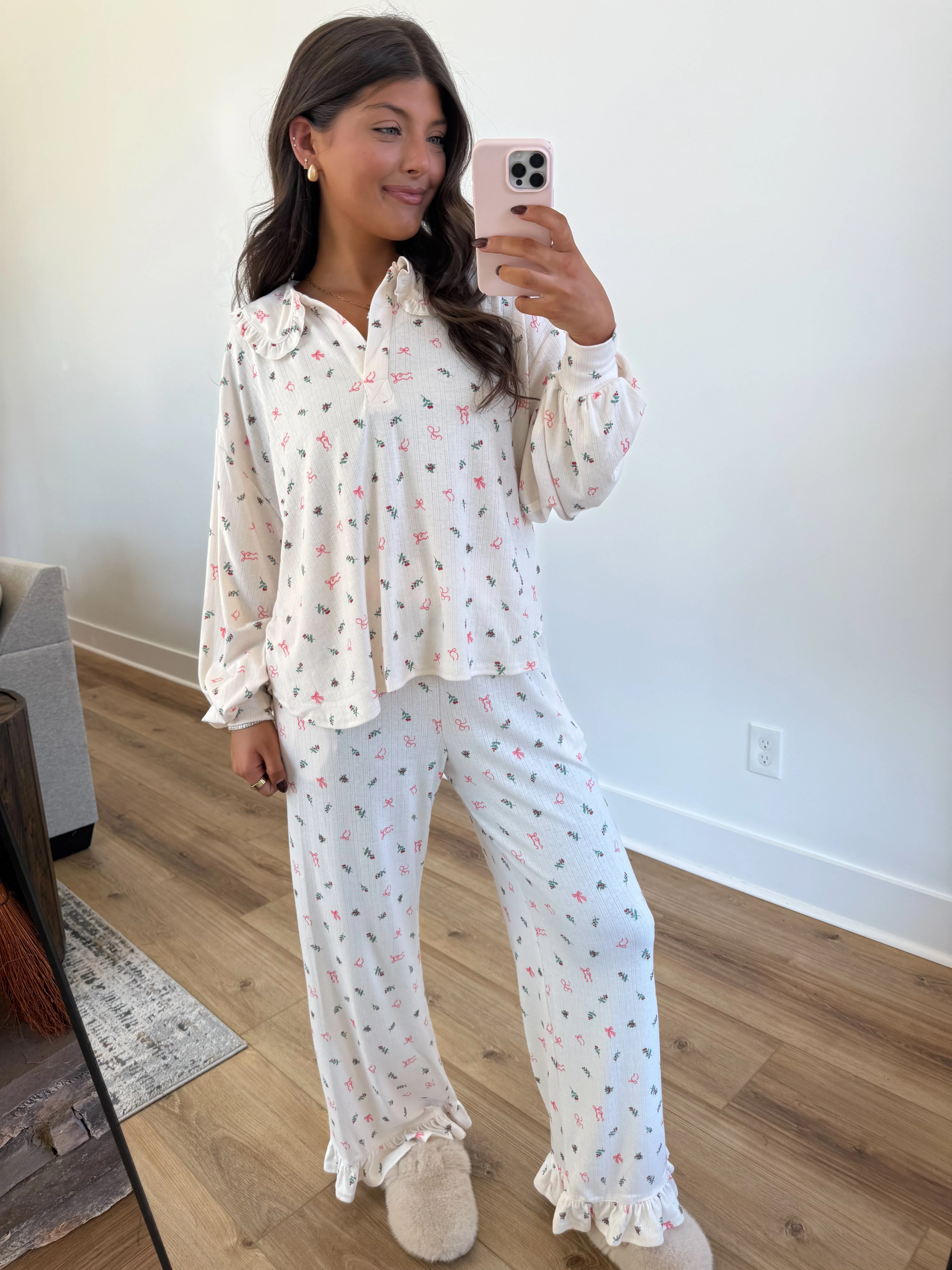 The Mistletoe & Bows PJs - Image 4