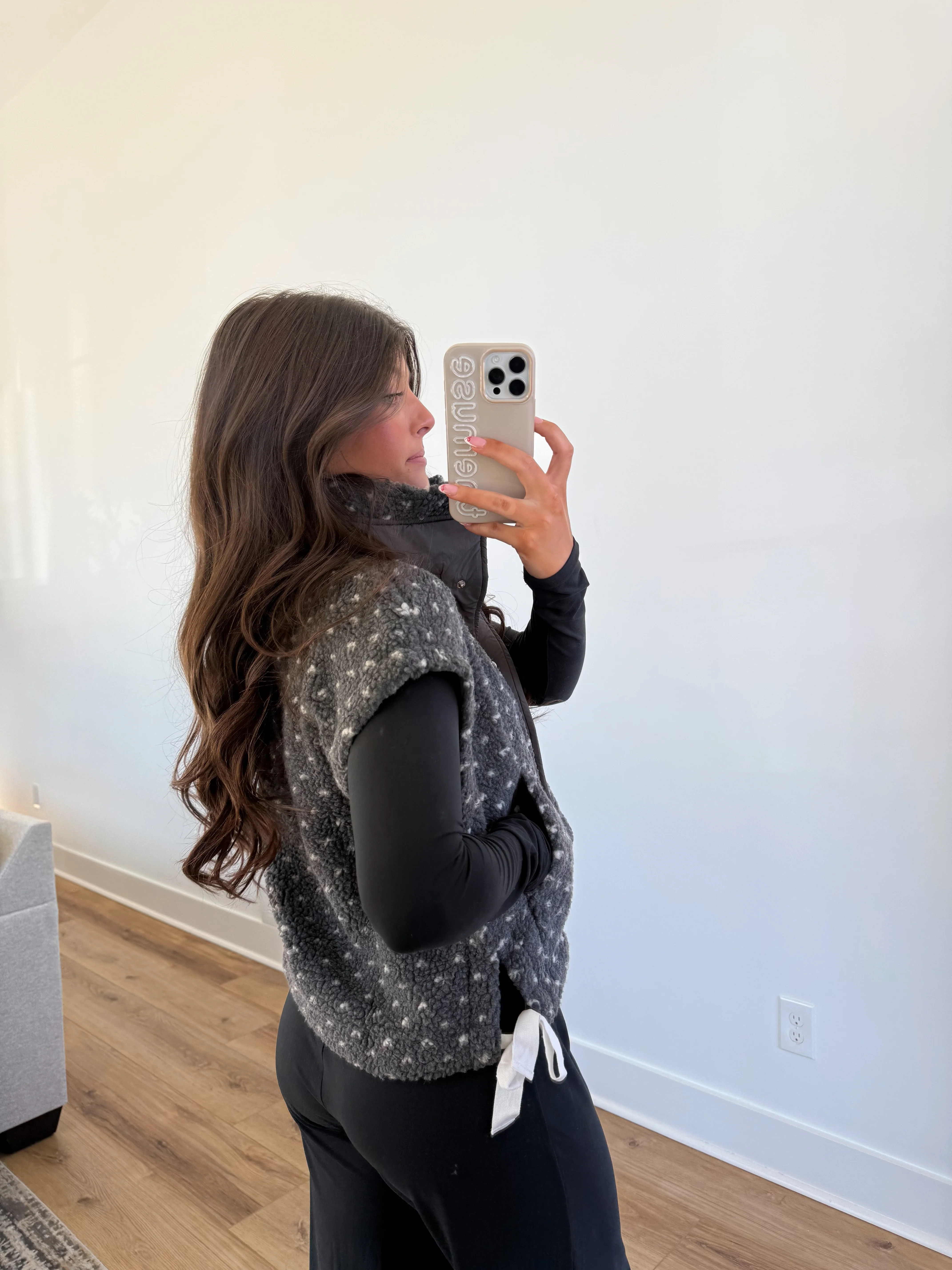 The North Pole Sherpa Vest (Grey/White) - Image 3