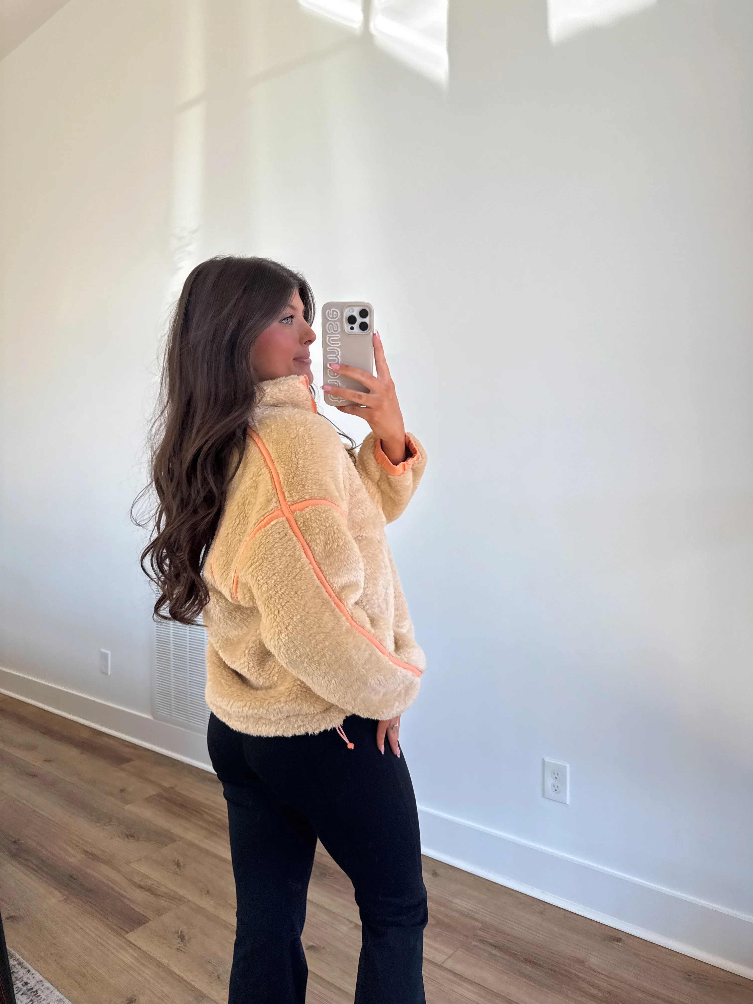 The On-The-Go Sherpa (Biege/Orange) - Image 6