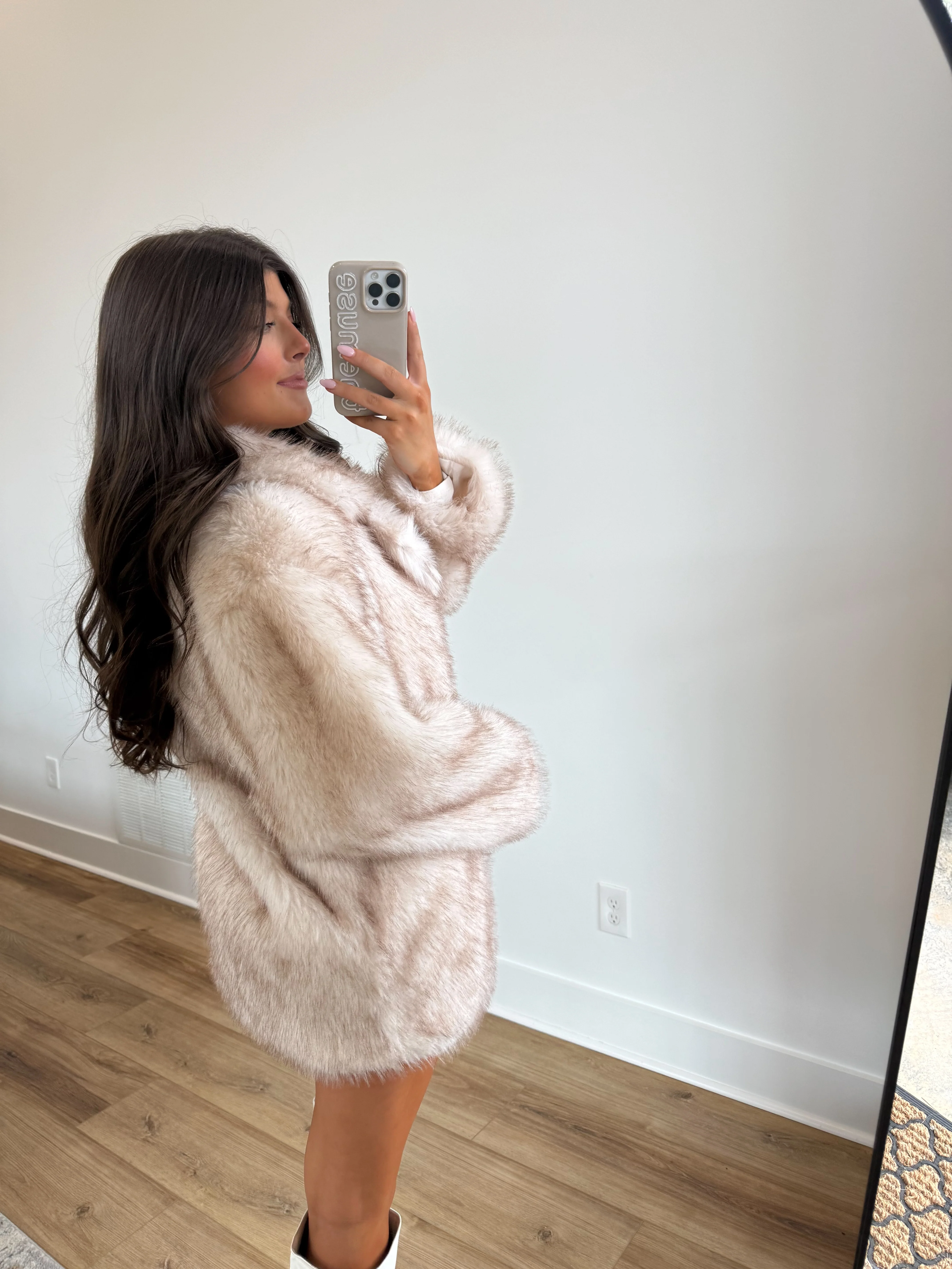 The Wonderland Fur Coat - Image 2