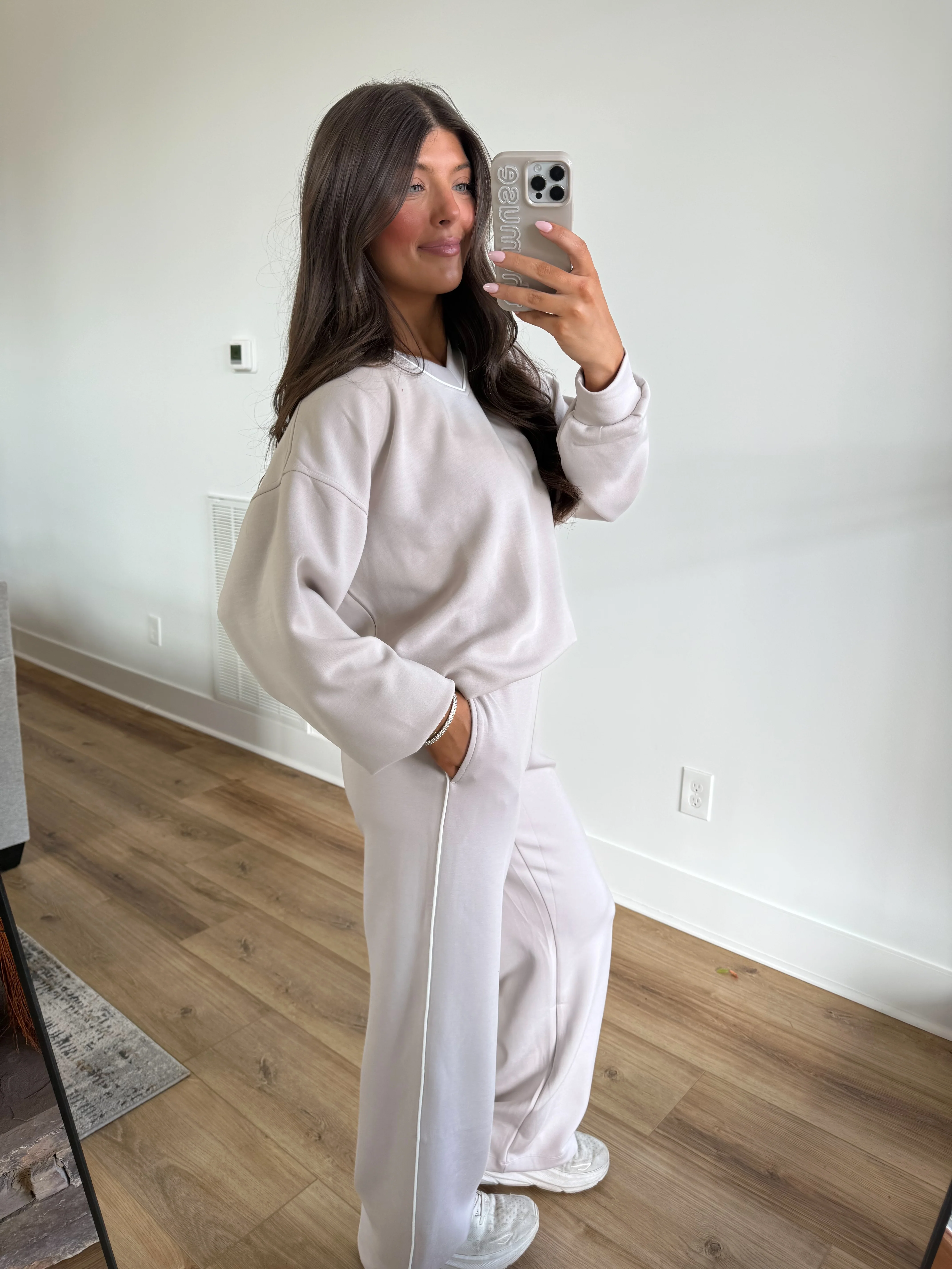 White Trim Mocha Cream Set - Image 3