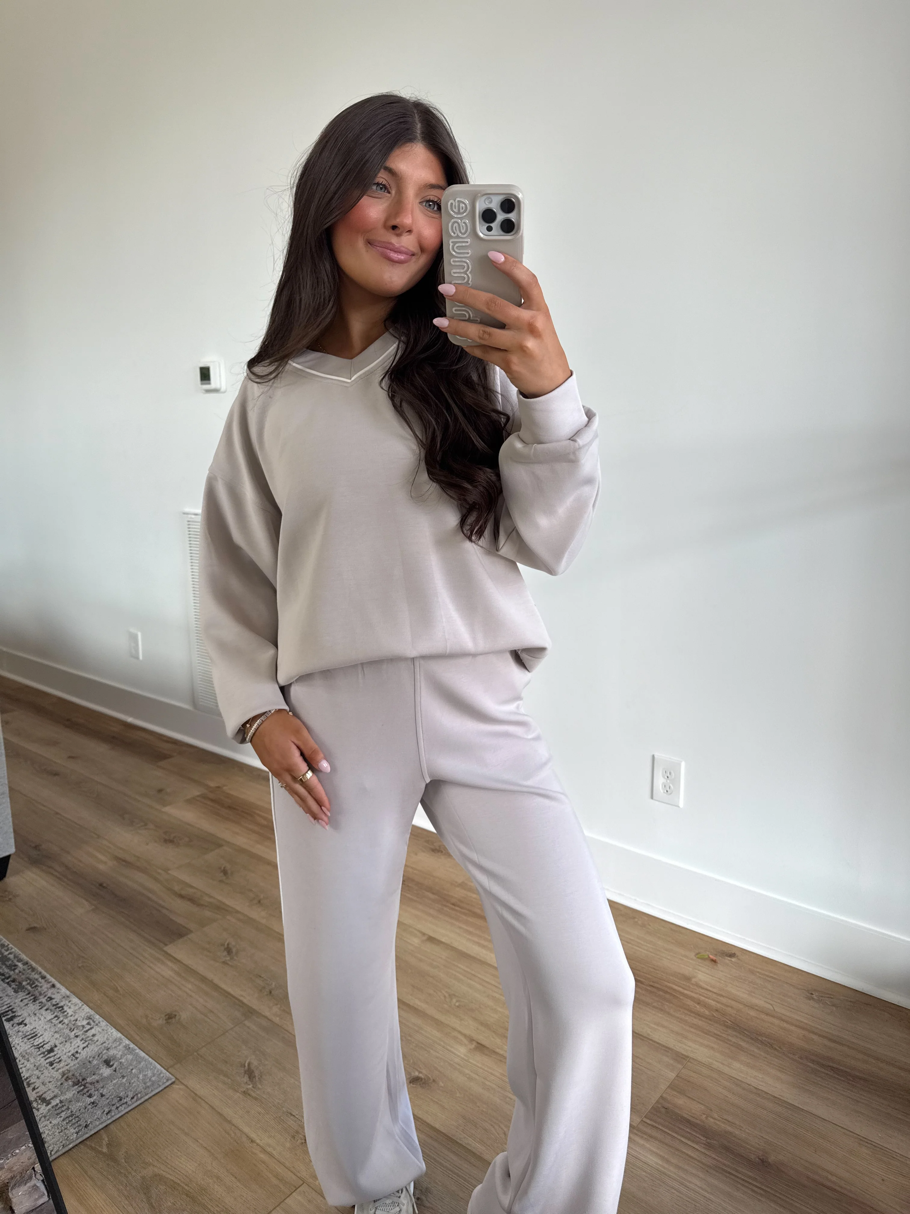 White Trim Mocha Cream Set - Image 4