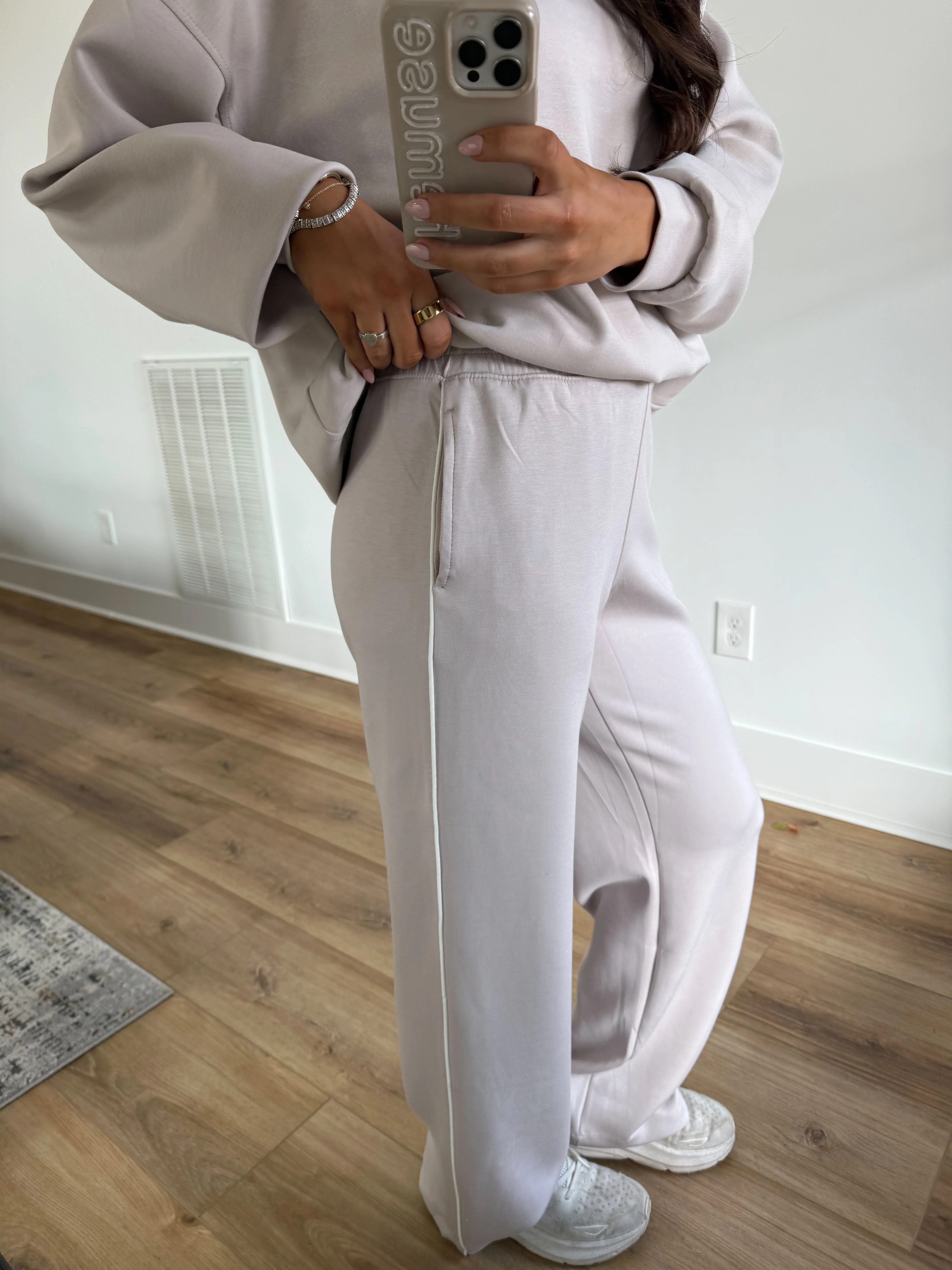 White Trim Mocha Cream Set - Image 5